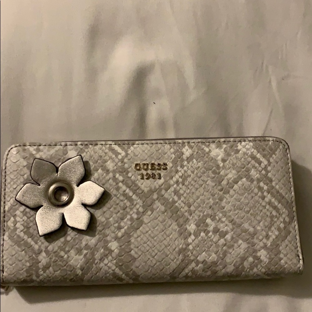Guess wallet